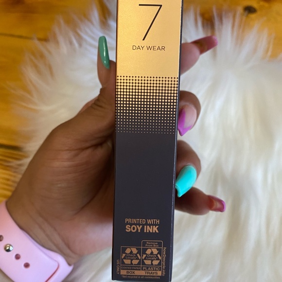 Kiss Velour Fantasy Magnetic Powder Effect Nails - Picture 8 of 8